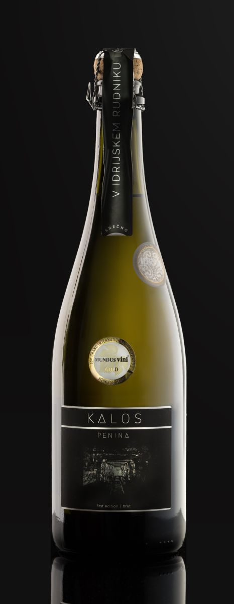 Kalos penina First Edition letnik 2021 starana v idrijskem rudniku UNESCO. Nagrajena z zlato nagrado prestižnega ocenjevanja vin Munuds Vini wine awards
