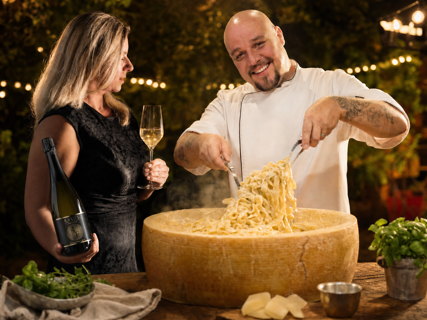 Katarina Mohorič s penino Kalos in chef Darko Klemen med pripravo kulinaričnega doživetja